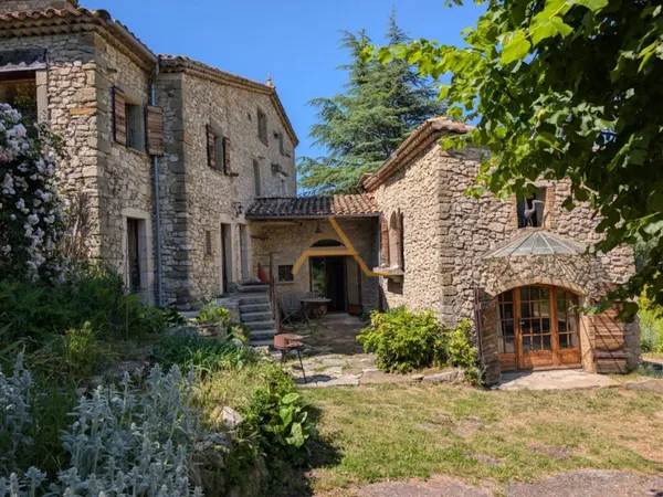 Maison en pierre 11 pièces 217 m²