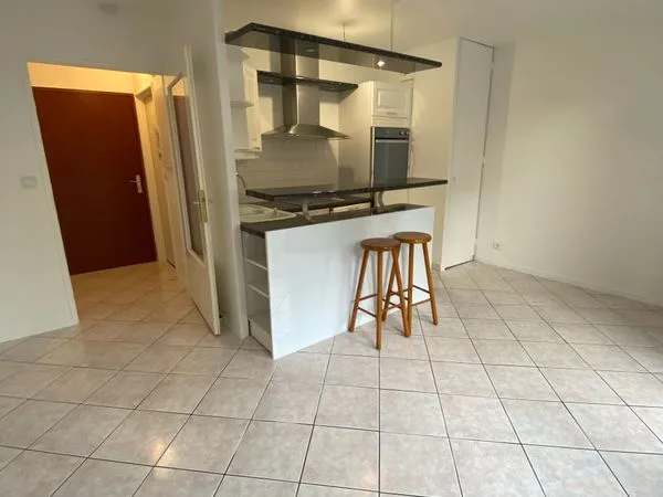 Studio 26 m² avec balcon, box fermé et ascenseur - Pontault-Combault