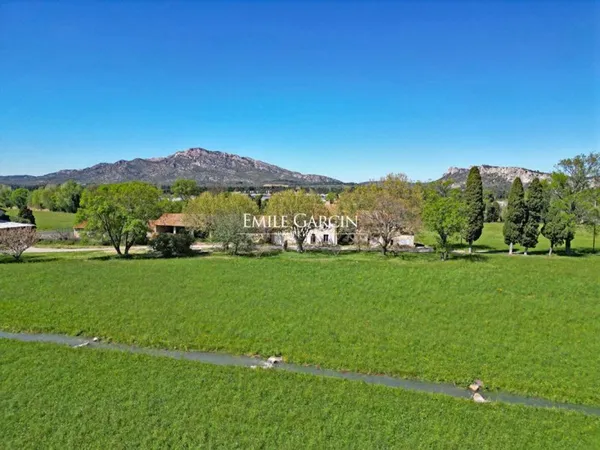 A vendre - Eyguières - Domaine agricole à restaurer