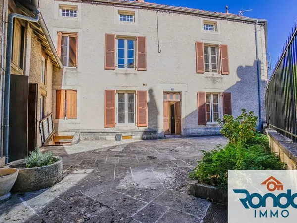 Maison 8 pièces / 5 chambres / 150 m2 / 184 m2 terrain + dép