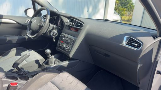 Citroen C4 1.2 Pure Tech 130 - Dynamic – 2015 – 55821 km – Essence – Boîte Manuelle — photo 29