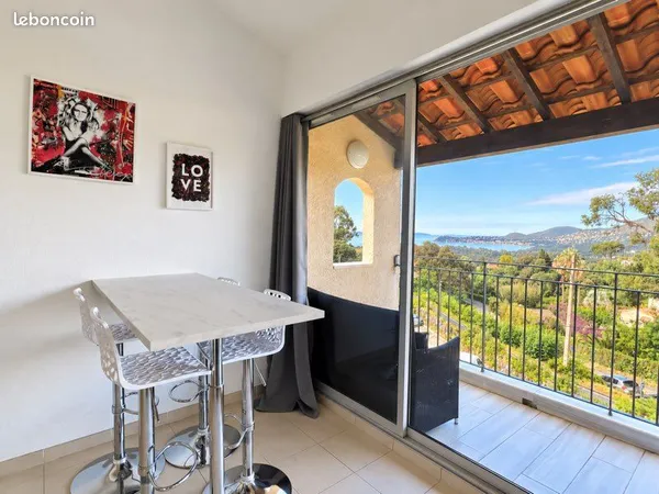 Charmant studio avec mezzanine & magnifique vue mer