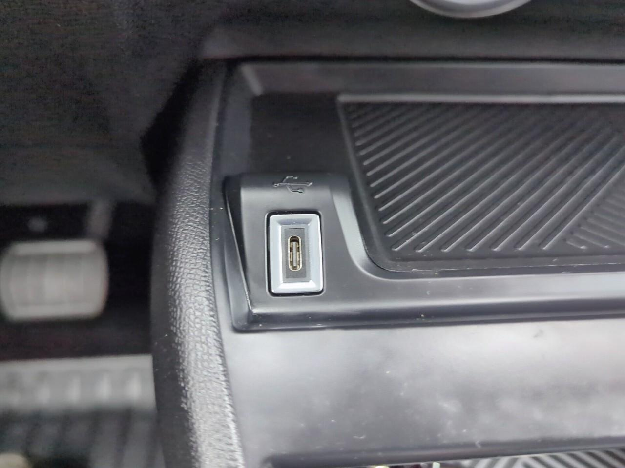 Citroën C4 puretech 130 eat8 plus — photo 27