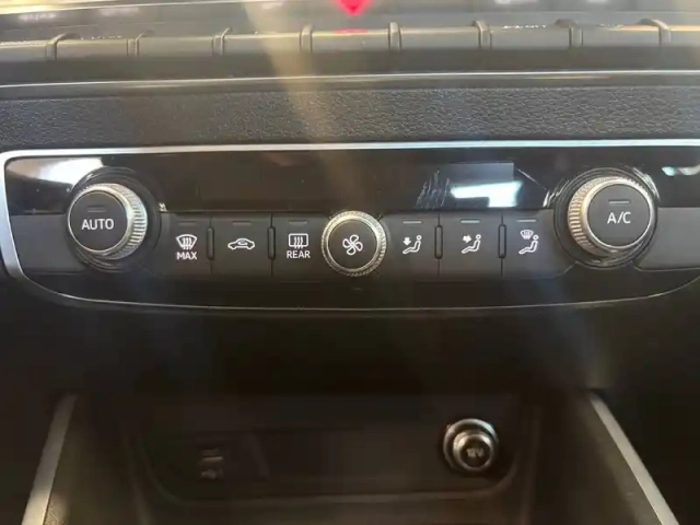 Audi Q2 35 tfsi 150 s tronic 7 — photo 38