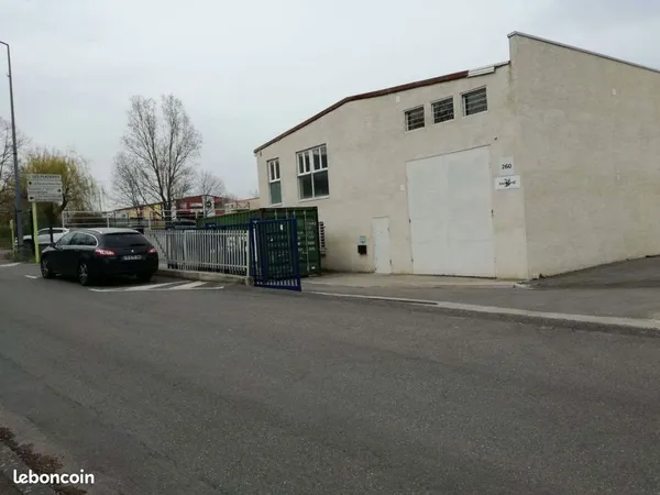 Local entrepot 215m2 avec logement habitation 65 m2