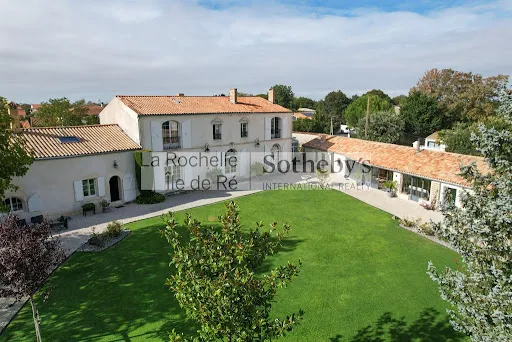 Maison 7 pièces 417 m²