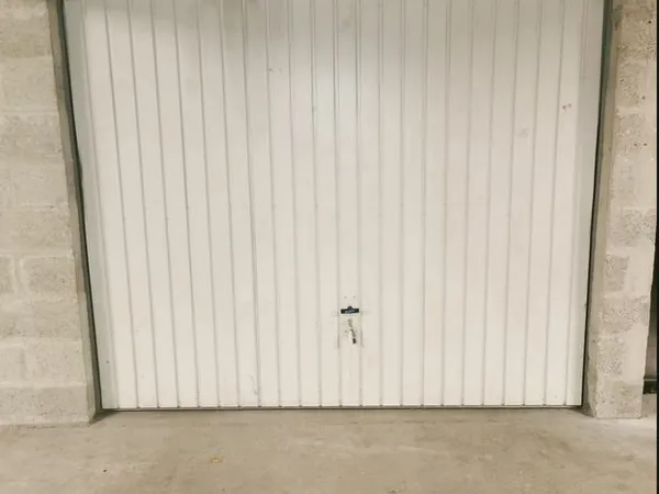 Parking/box 15 m² Vaux-le-Pénil