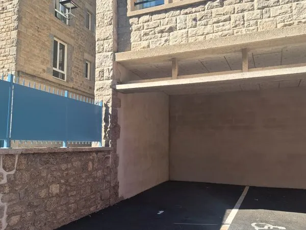 Parking / Intra-Muros / Location