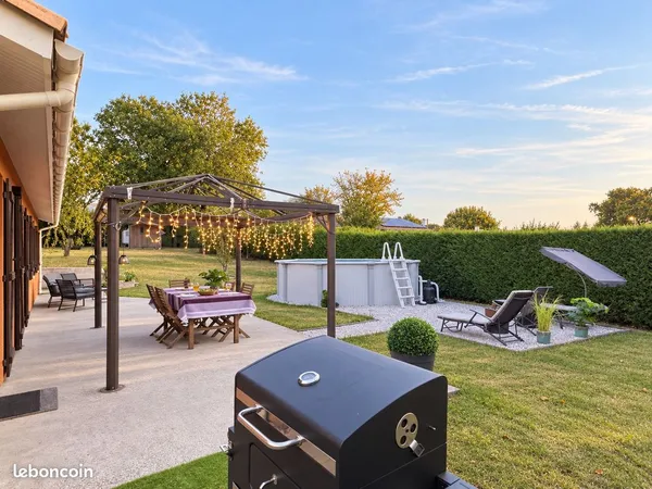 Chambre meublée en maison avec jardin — 500 CC pendant 3 mois