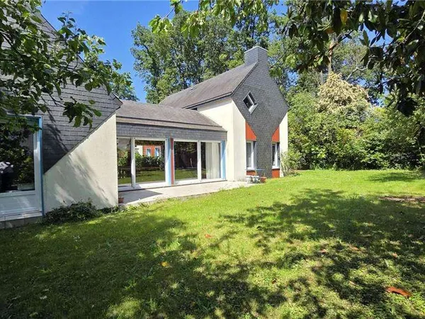 Maison 8 pièces 221 m²