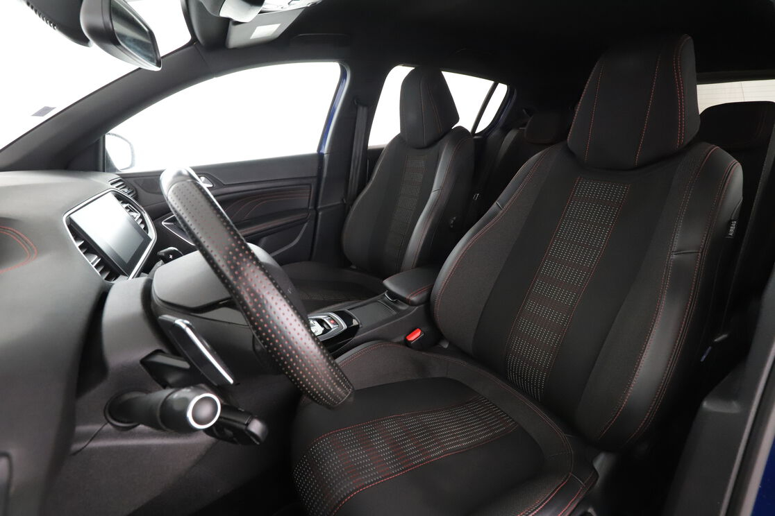 Peugeot 308 1.2 PureTech GT Line EAT8 — photo 9
