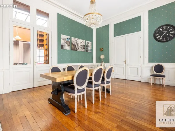 Maison 6 pièces 250 m²
