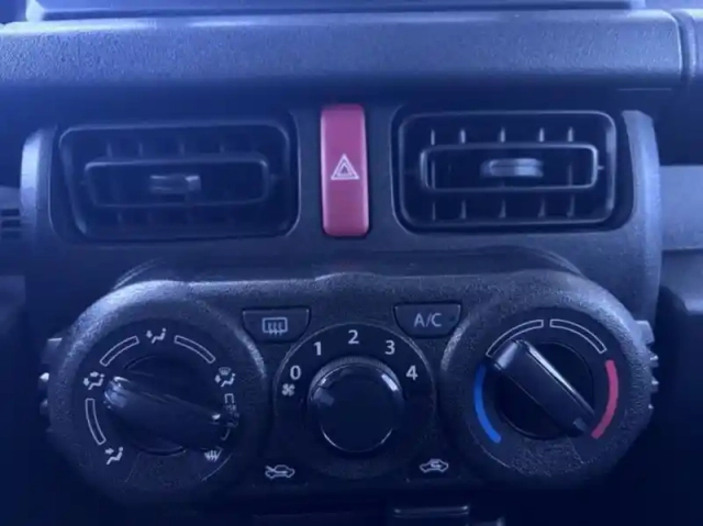 Suzuki Jimny 1.5 vvt privilège — photo 13