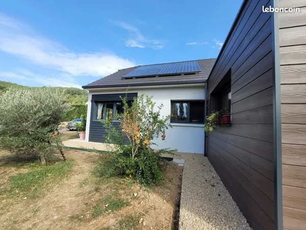 Maison contemporaine de plain-pied - 112 m² - Lissac-sur-Couze