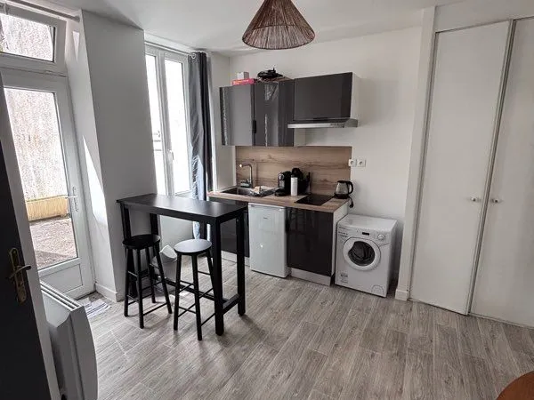 Studio meublé - Terrasse et jardin privatifs - Accès direct à la Loire