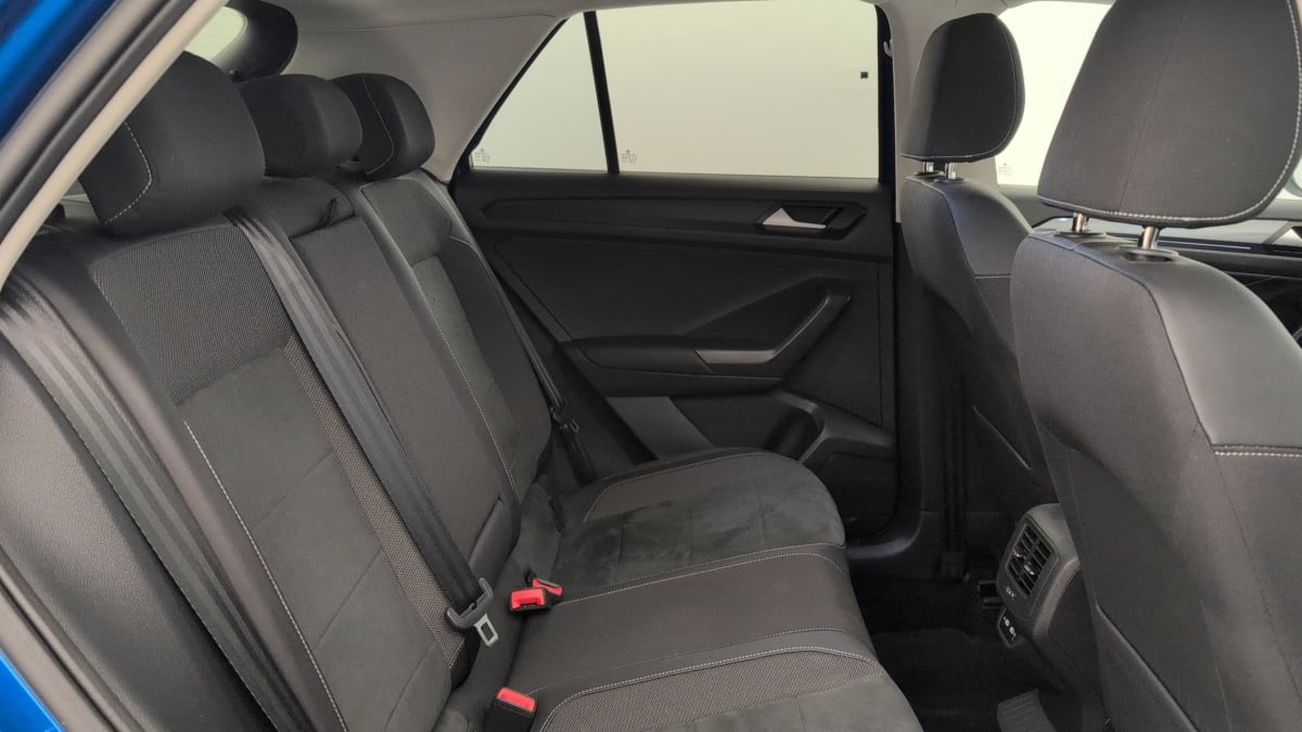 Volkswagen T-Roc — photo 17