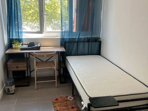 Chambre meublée avec parking proche transport