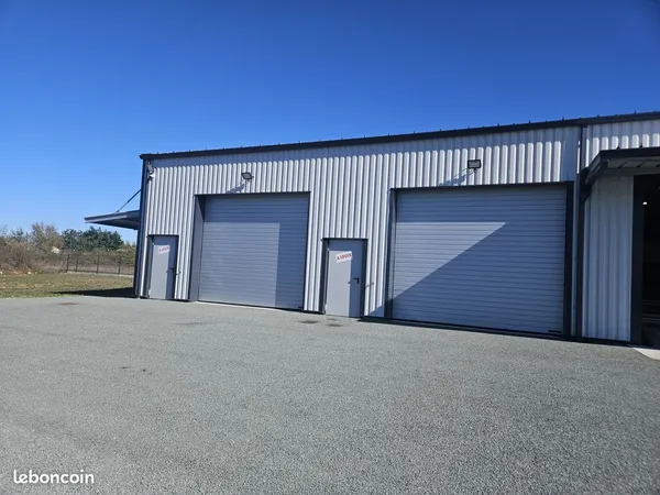 Local 90 m² Plassay