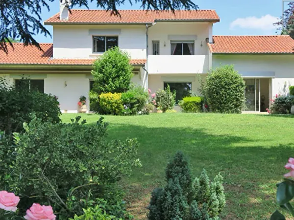 Maison 7 pièces 240 m²