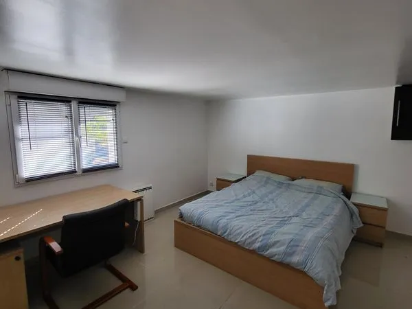 Location T3 de 90 m² en Rez-de-Chaussée de Maison - Entrée Indépendante