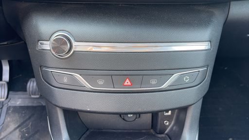 Peugeot 308 1.2 PureTech 130 - Allure – 2015 – 120616 km – Essence – Boîte Manuelle — photo 5