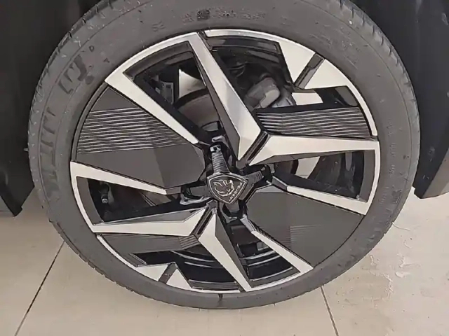 Peugeot 208 puretech 100 s&amp;s bvm6 — photo 13