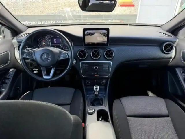 Mercedes Gla 180 intuition — photo 11