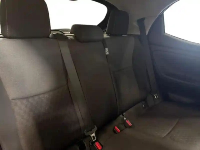 Toyota Yaris 116h design 5p mc24 — photo 9