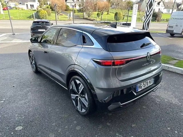 Renault Megane e-tech 220 ch autonomie confort gsr2 — photo 32