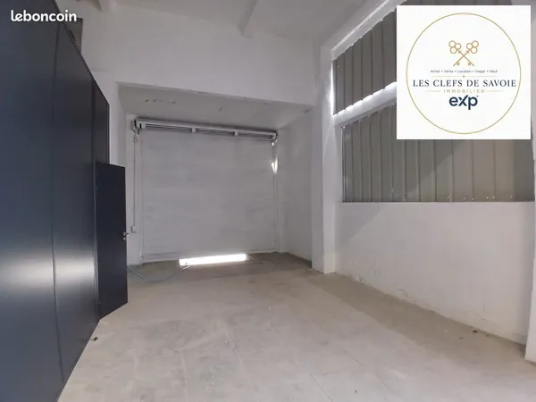 Local 93 m² Saint-Vincent-de-Mercuze