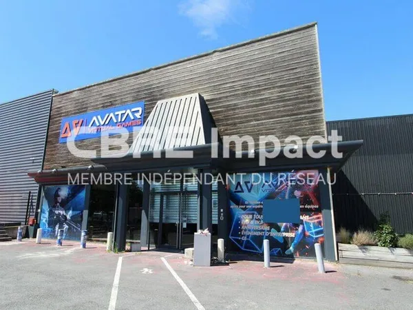 Local commercial 975 m²
