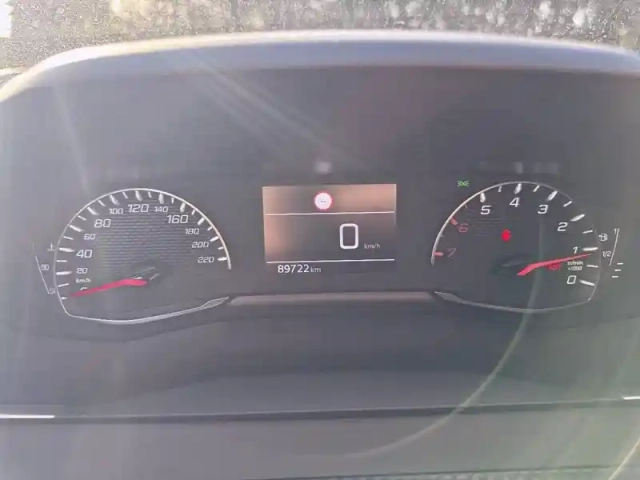Peugeot 2008 puretech 100 s&amp;s bvm6 — photo 32