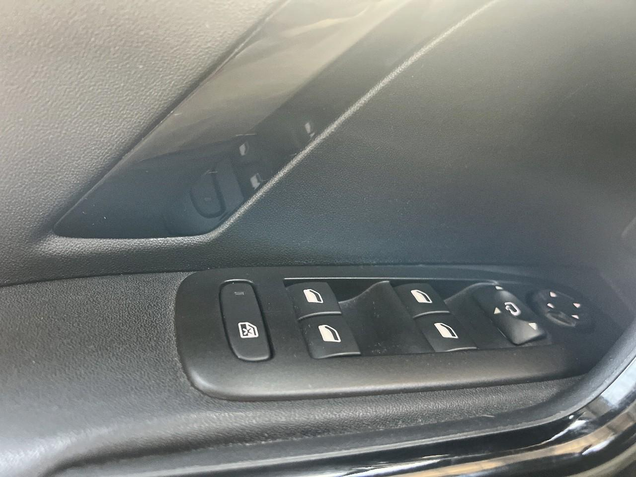 Peugeot 208 puretech 110ch s&s bvm6 gt line — photo 24