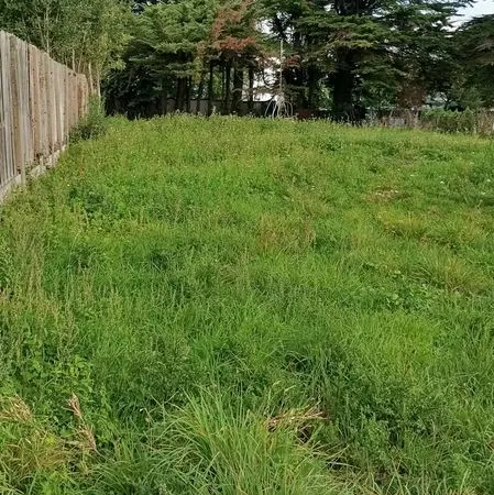 1.176 m² - longueur 60 ml - largeur moyennes 19 ml - terrain à bâtir