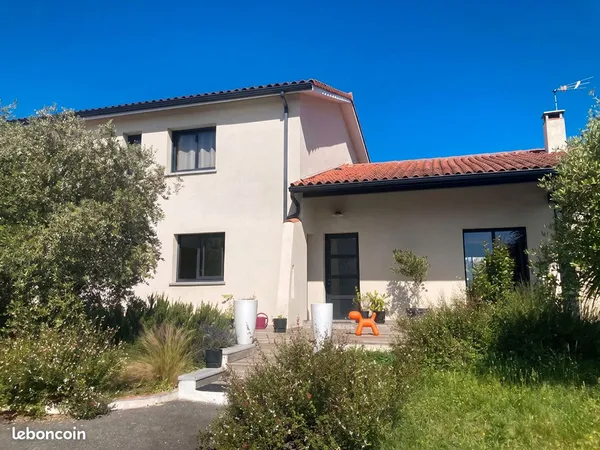 Villa 6 pièces 220 m²