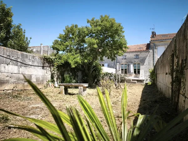 En centre-ville de Pons - Maison 165 m2 avec jardin et garage