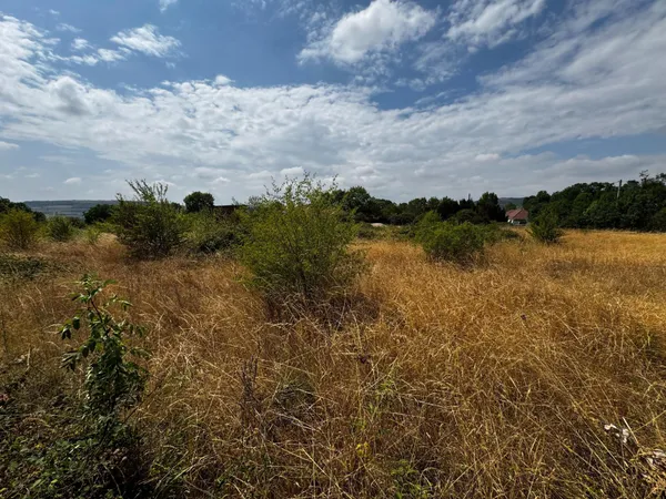 Terrain à bâtir de 7 350 m²