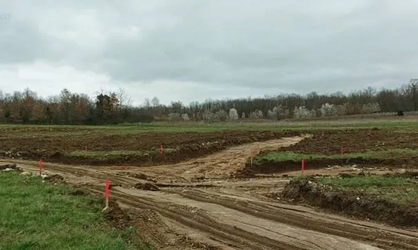 Terrain à bâtir de 574 m² à AVY (17)