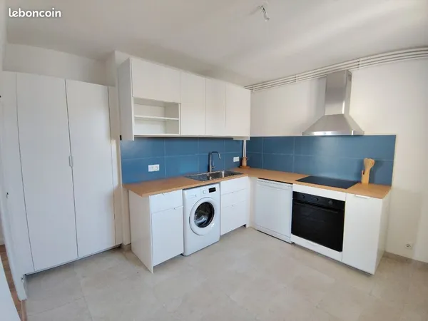 T3 meublé 66m2, Toulouse Lardenne, balcon, dernier étage, parking privé