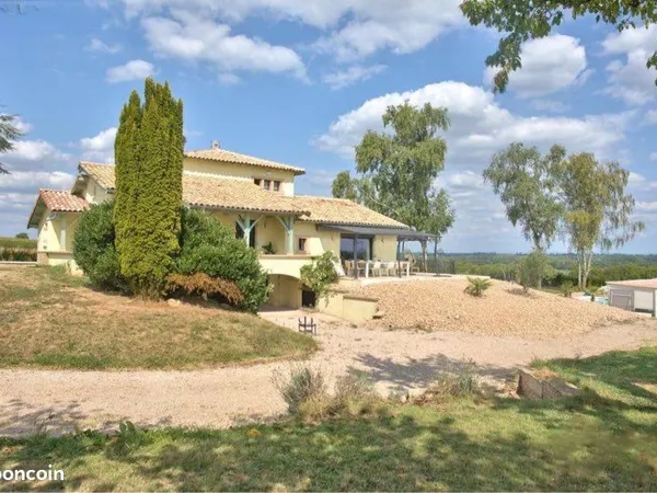 Magnifique villa familiale de 265 m² - 6 chambres, piscine et terrain de 4 000 m²