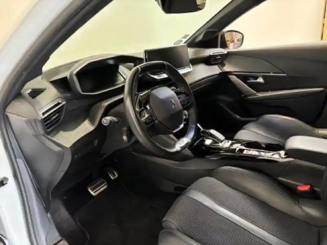 Peugeot 208 e- 136ch gt line — photo 6