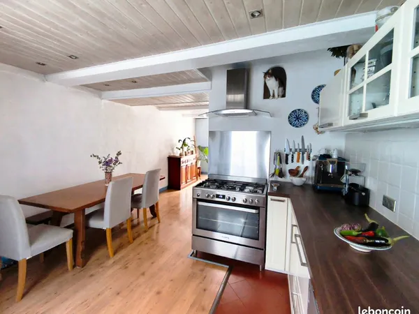 Maison 4 pièces - terrasse et grand garage/atelier