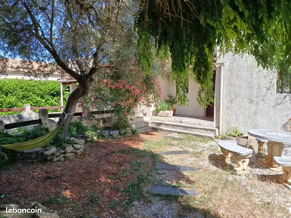 Villa provençale lumineuse 156 m2