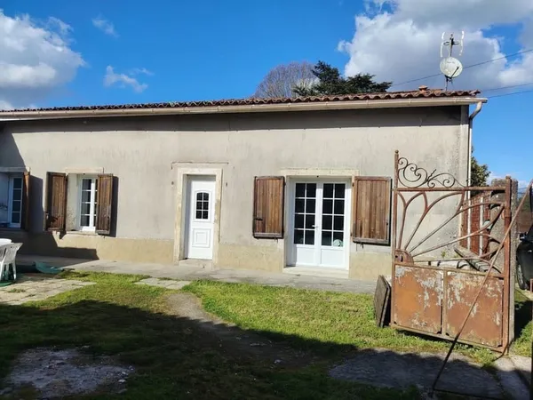 Maison rénovée d'environ 110 m2 à 15 min de Saintes