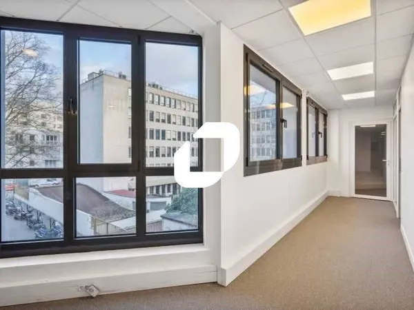 Bureaux 587 m²