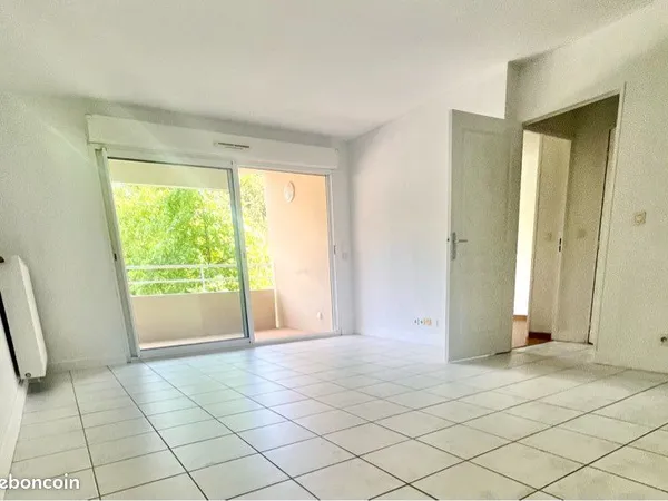 Tarnos centre - grand t2 49,66 m² - terrasse sans vis-à-vis sur le bois - parking sous-sol