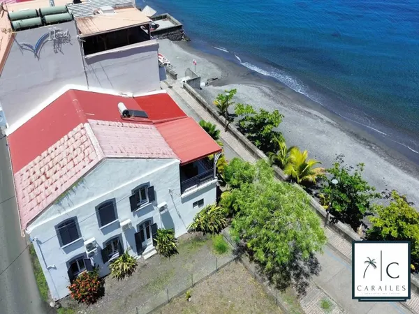 Maison d’Exception à Saint-Pierre : 150 m² face à la mer, 4 chambres