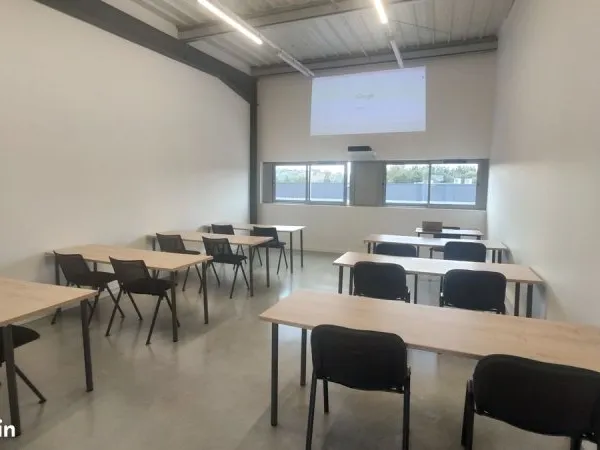 Salle neuve pour formation ou réunion