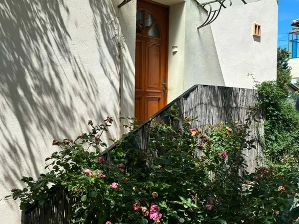 Maison T3 de 61 m2 avec jardin et dépendance dans quartier calme aux Angles