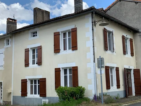 CHARENTE - Proche Champagne-Mouton Maison 4 pièce(s) à vendre
